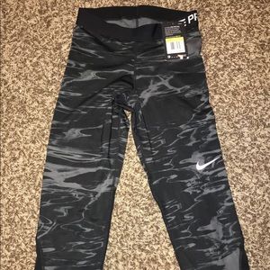 Brand new nike crop work out leggings